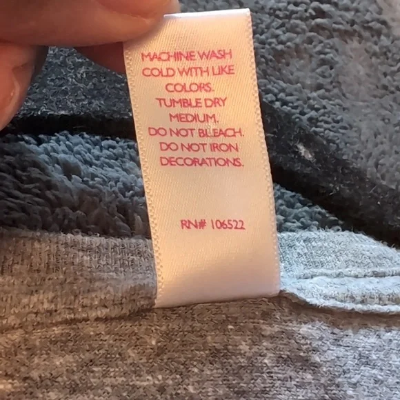 💵2/$10Bundle and Save💵 Prairie Mountain| Grey T-shirt With Blue Bear Print - Picture 8 of 8